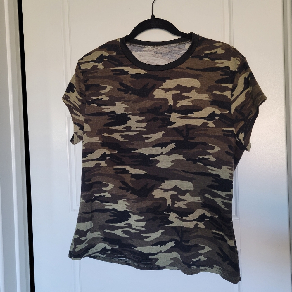 Cute Women's Size Medium Stretchy Camo Shirt